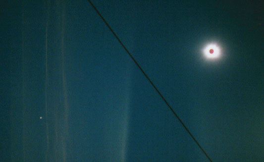 Slunce s Venu (vlevo dole) padestkou